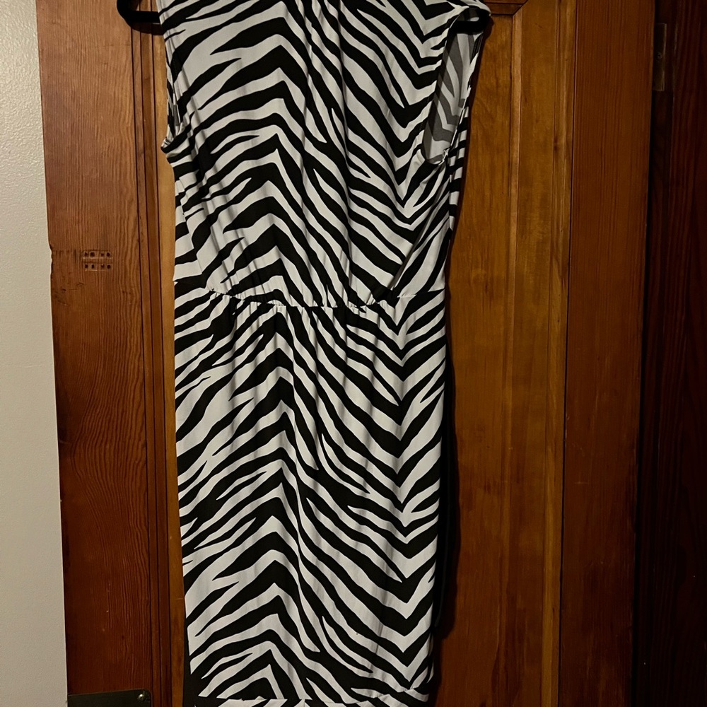 Diagonal stripes makes this dress everything and more